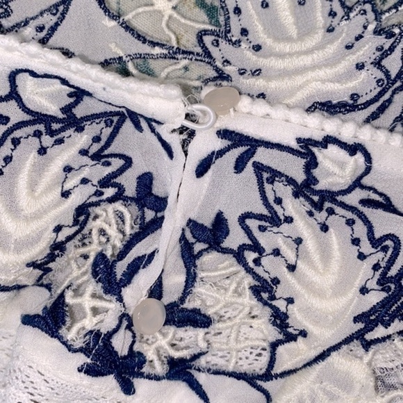 Sundance embroidered top size large - Picture 7 of 9